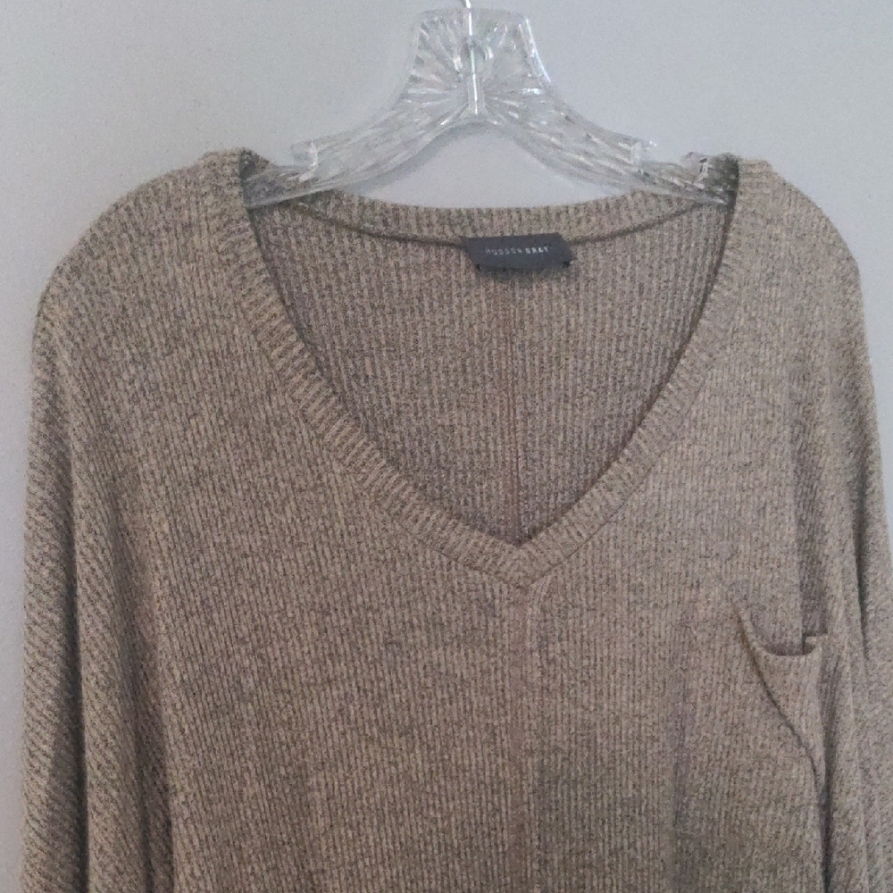 EUC✨ HUDSON GRAY oversized medium (XL) oatmeal short sleeve v-neck knit top - Picture 3 of 14